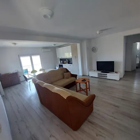Apartments Brulo Razanj Exterior photo