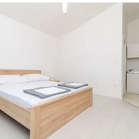 Apartments Brulo Razanj Exterior photo